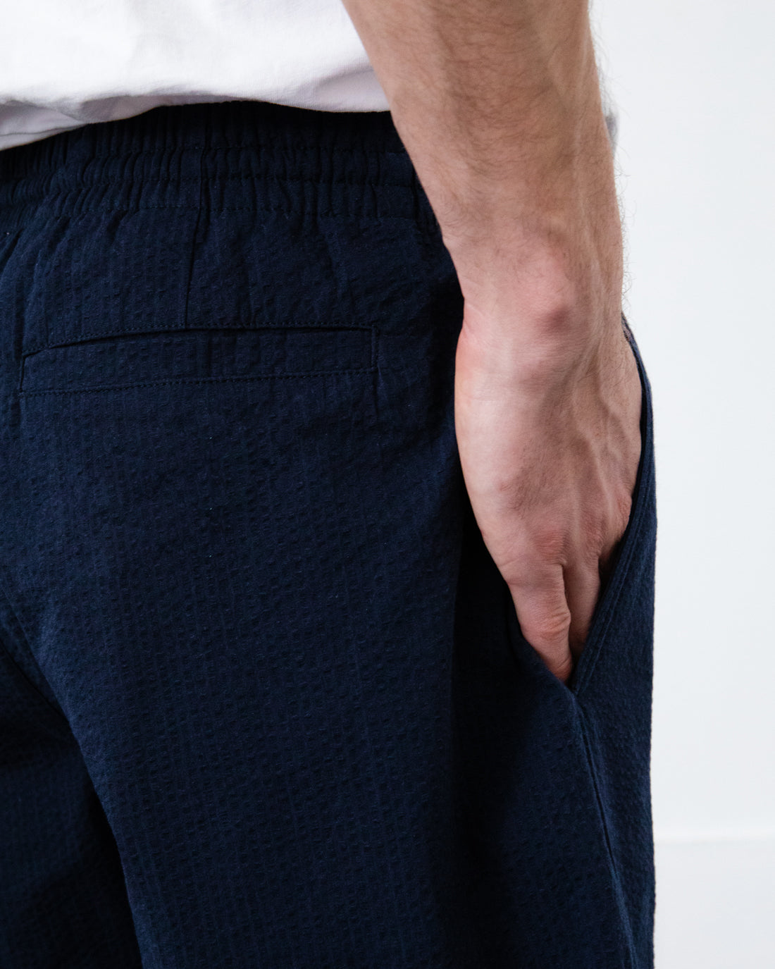 Short seersucker trousers, organic cotton - dark blue