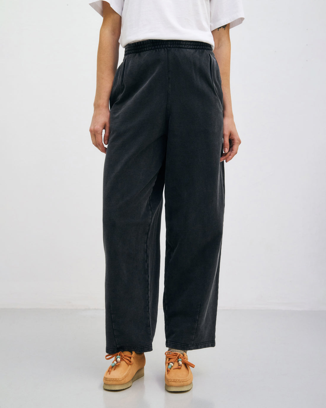 Wide-leg sweatpants with pleats, organic cotton - washed black