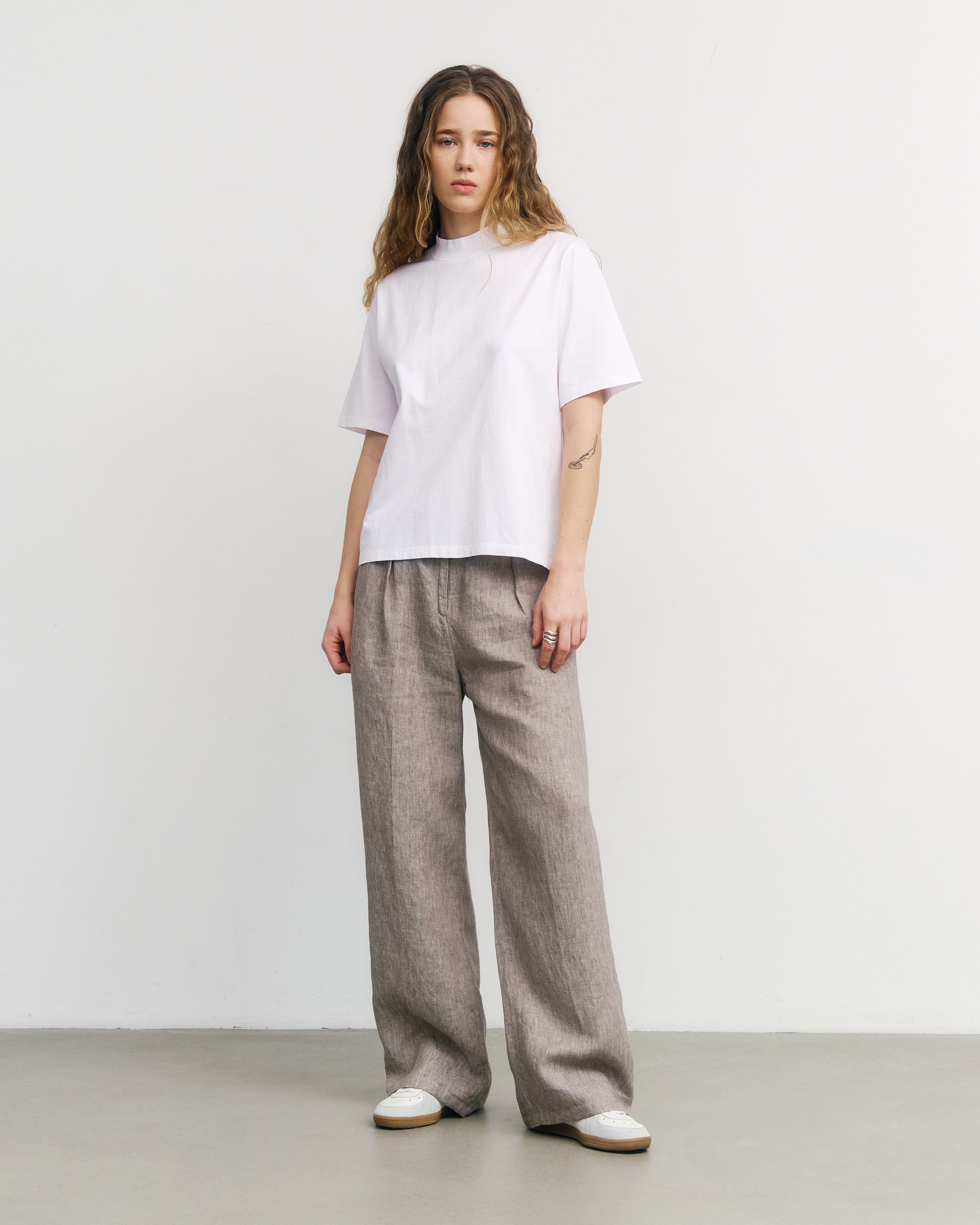 T-Shirt mit Breitem Kragen - Weiß