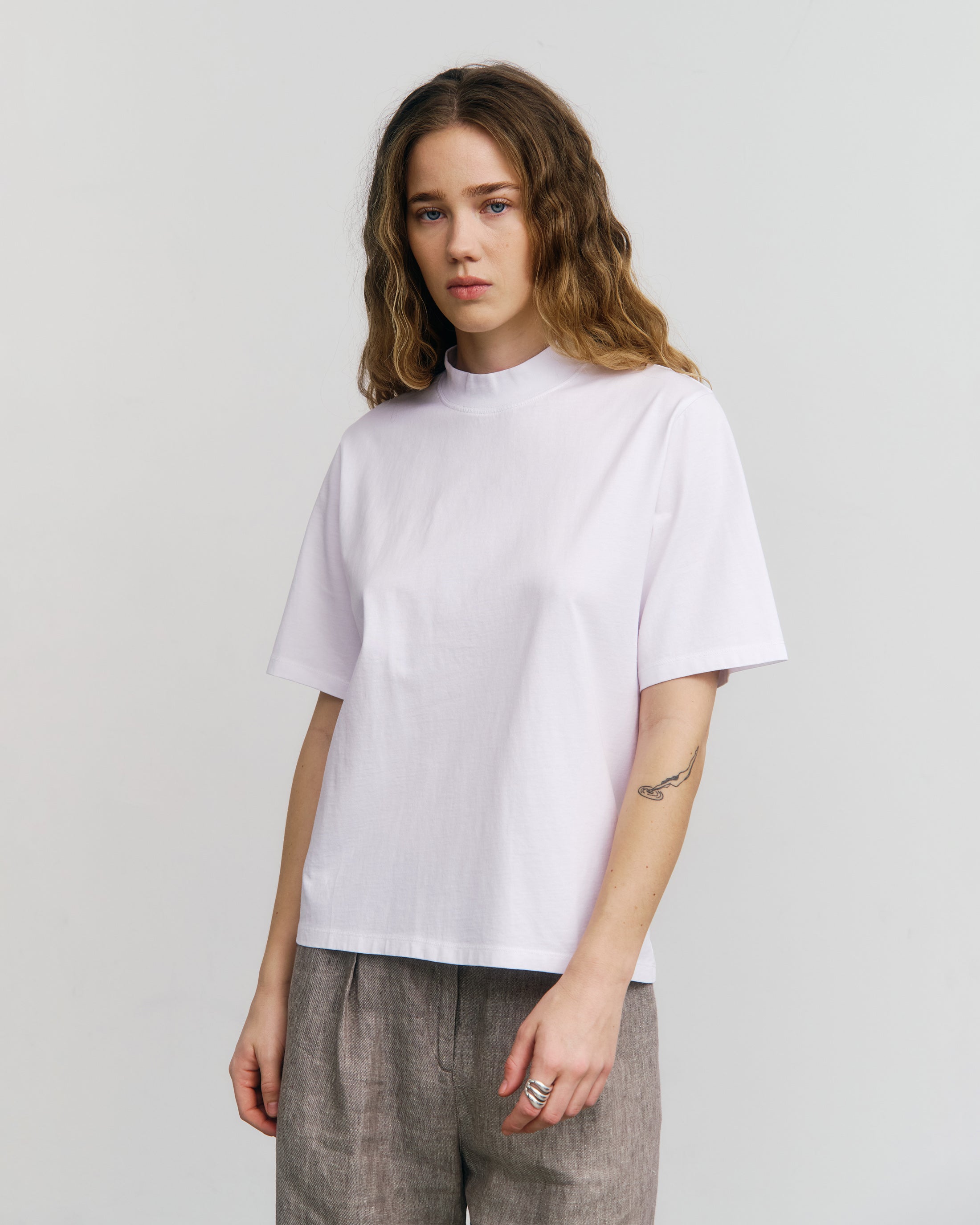 T-Shirt mit Breitem Kragen - Weiß