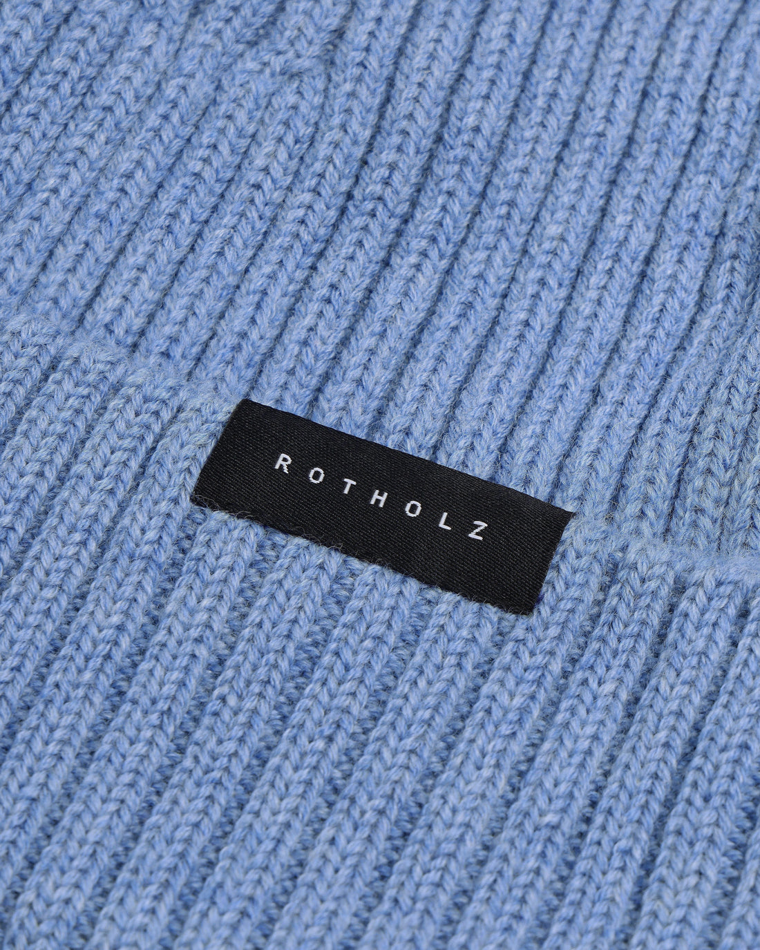 Short merino wool ribbed beanie - light blue