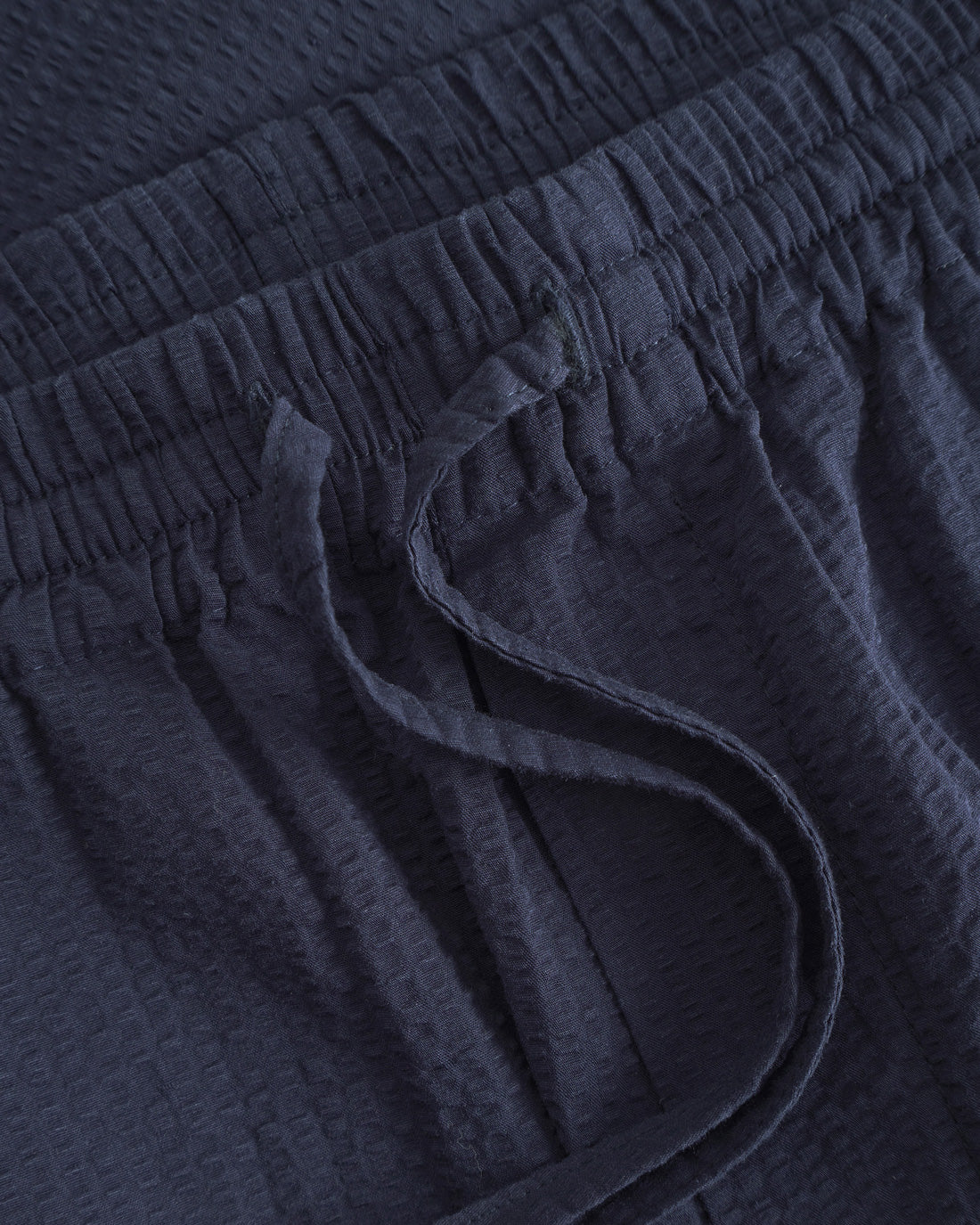Short seersucker trousers, organic cotton - dark blue