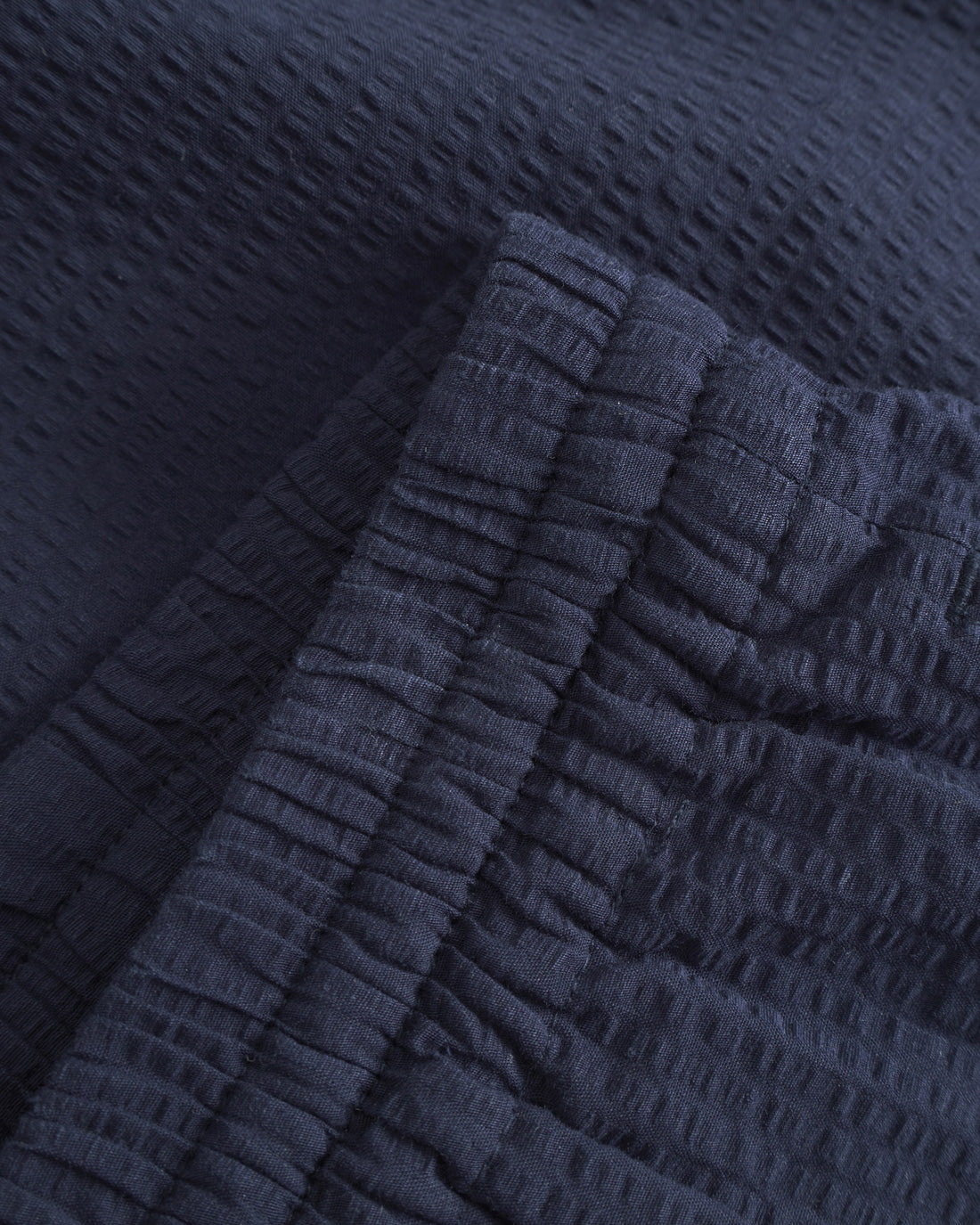 Short seersucker trousers, organic cotton - dark blue