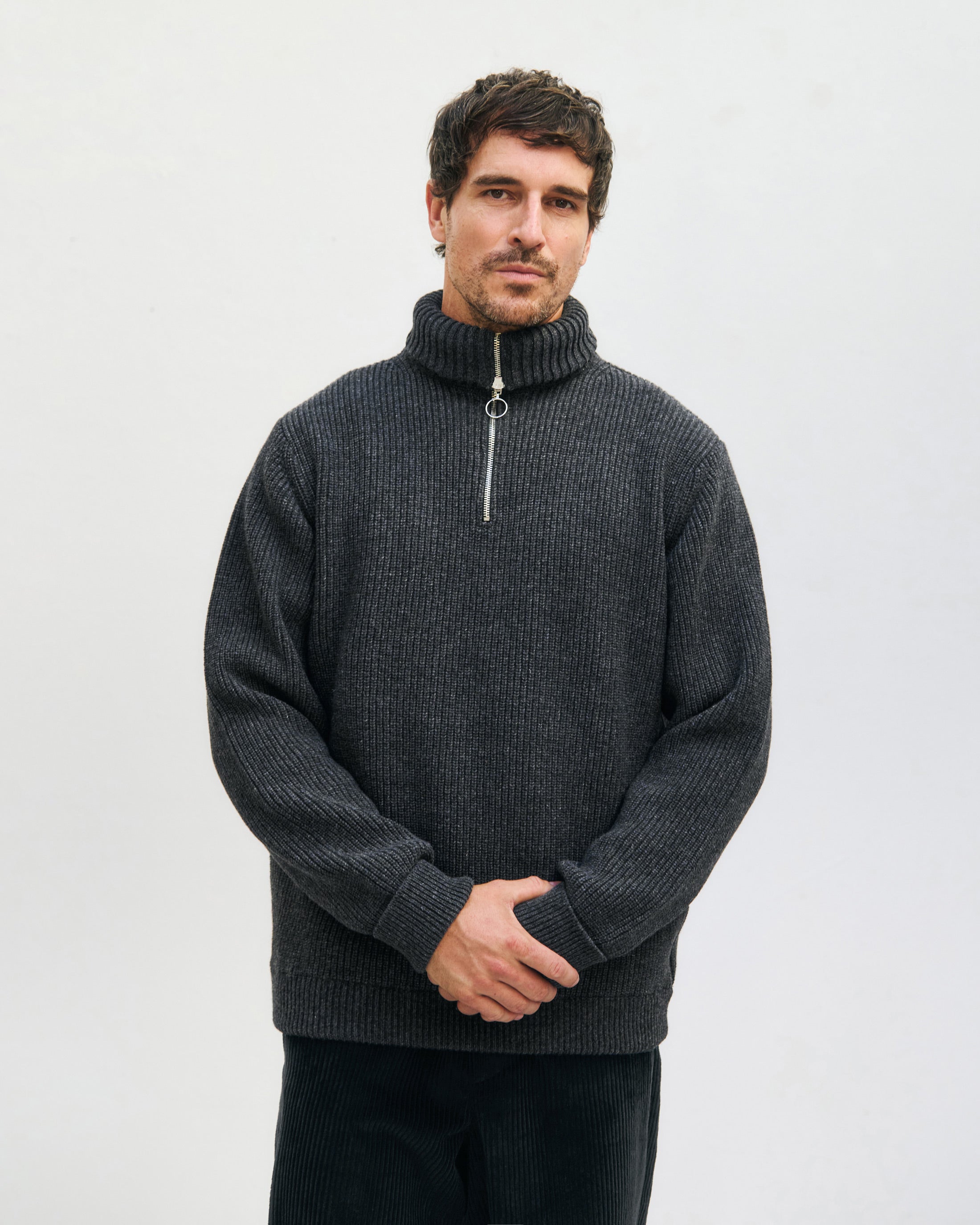 Heavyweight knit sweater made from recycled wool - anthracite