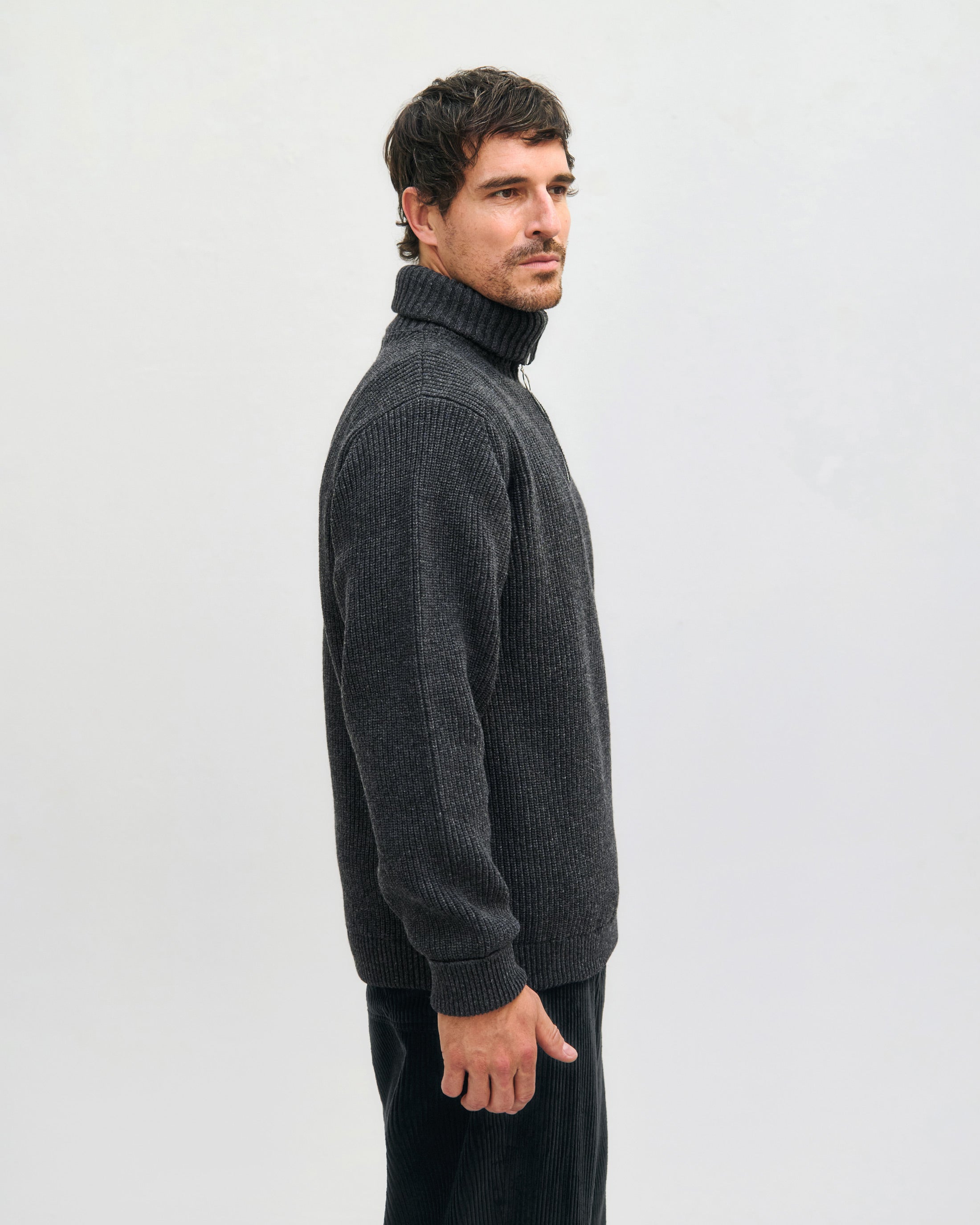 Heavyweight knit sweater made from recycled wool - anthracite