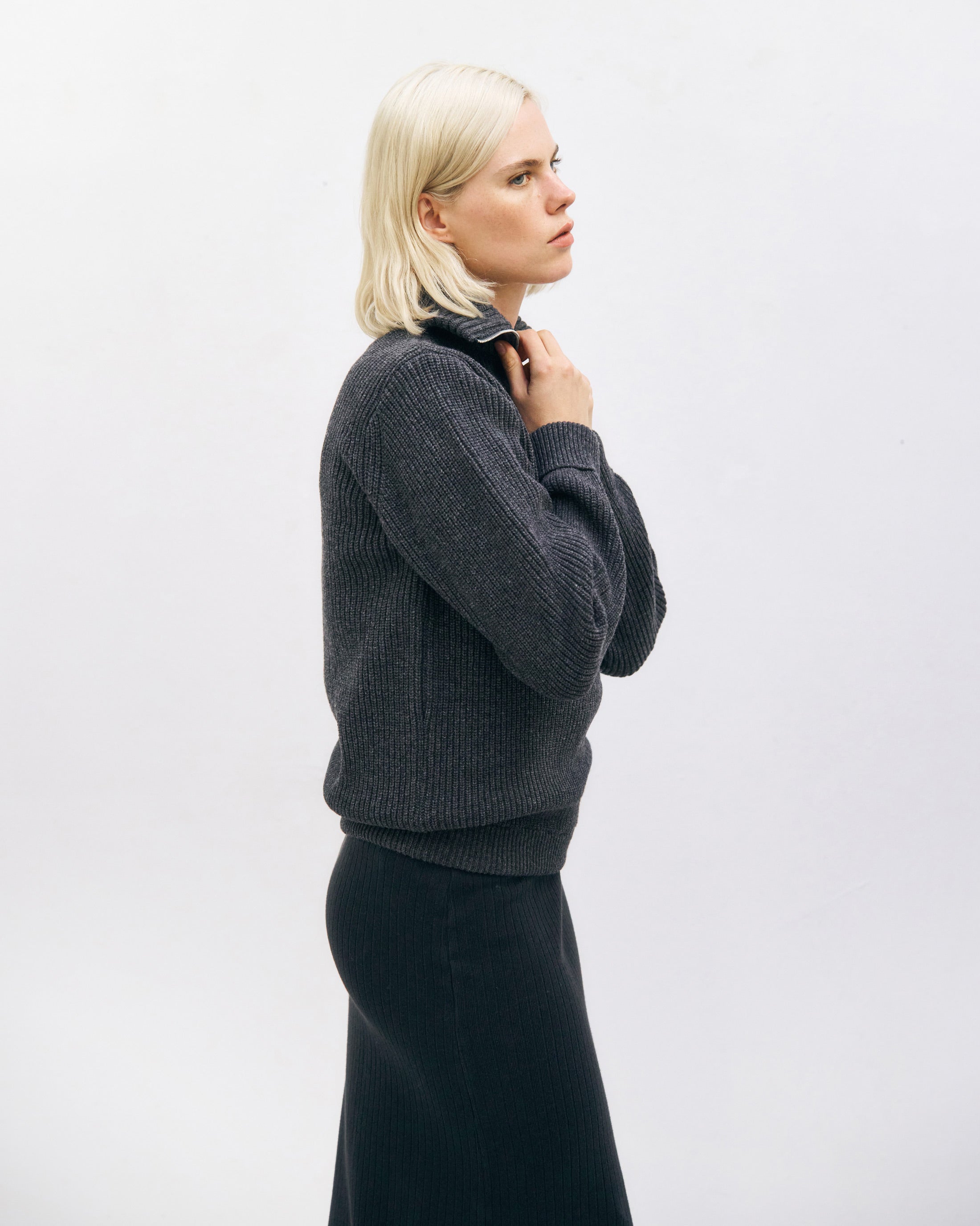 Heavyweight knit sweater made from recycled wool - anthracite