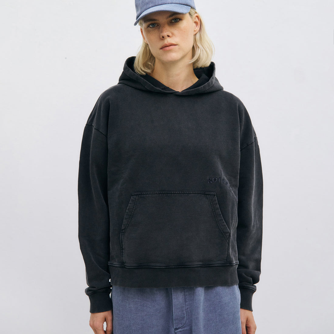Sweatshirts & Hoods - Women