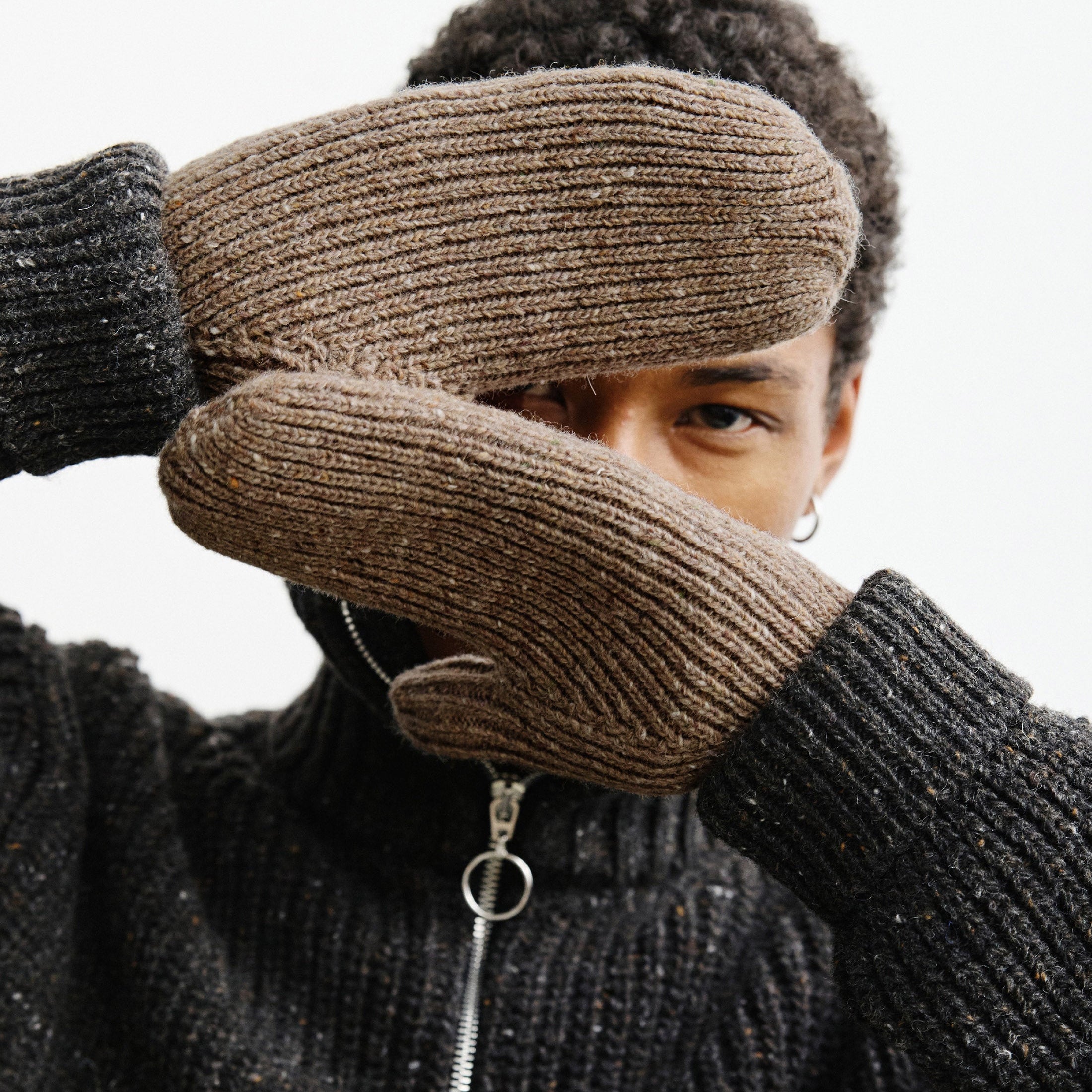 Gestrickte Handschuhe