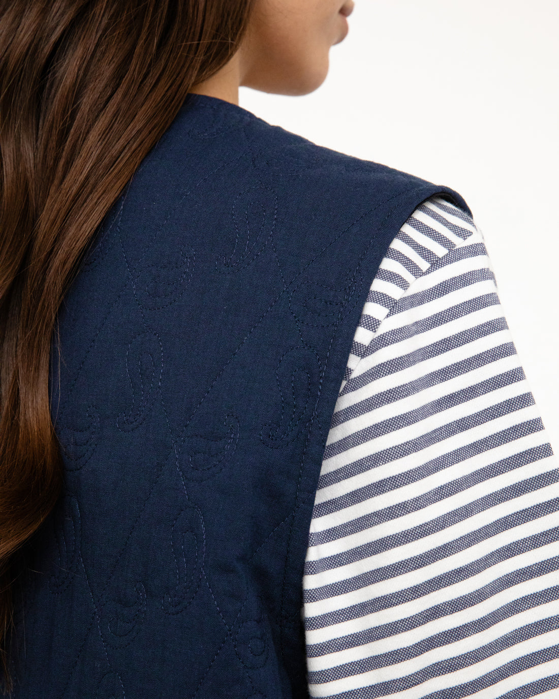 Lightweight quilted vest made of organic cotton - dark blue