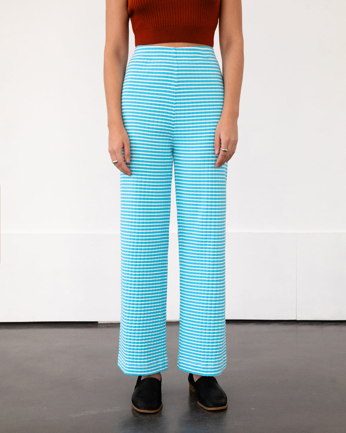 Lightweight ribbed trousers made of organic cotton - blue striped