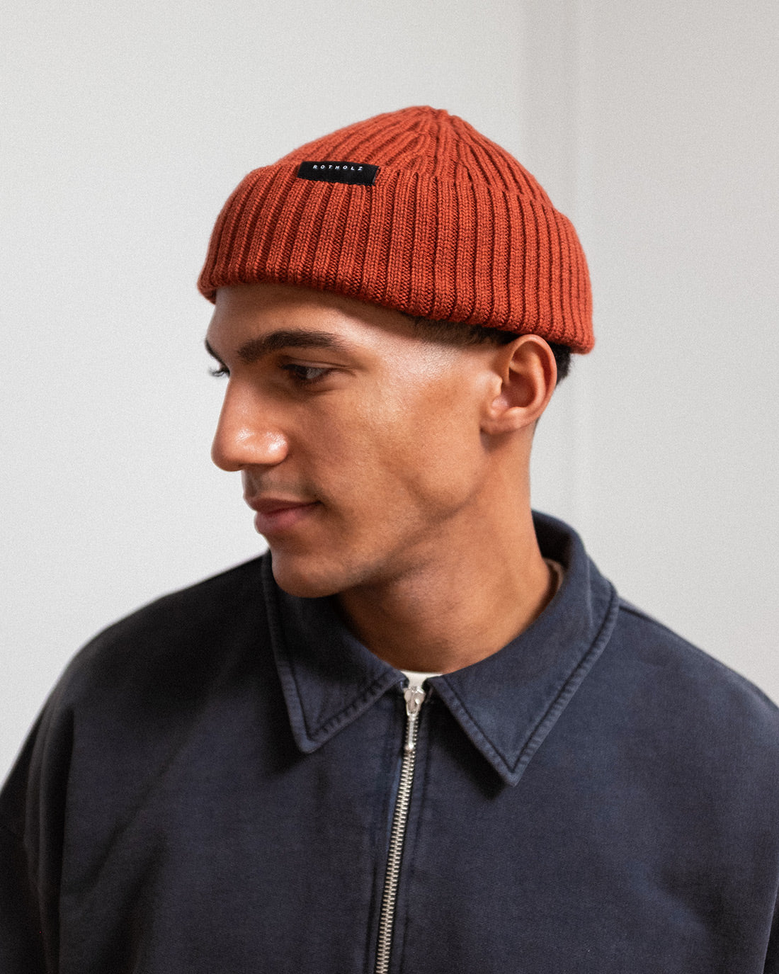 Short Merino Wool Ribbed Beanie - Red