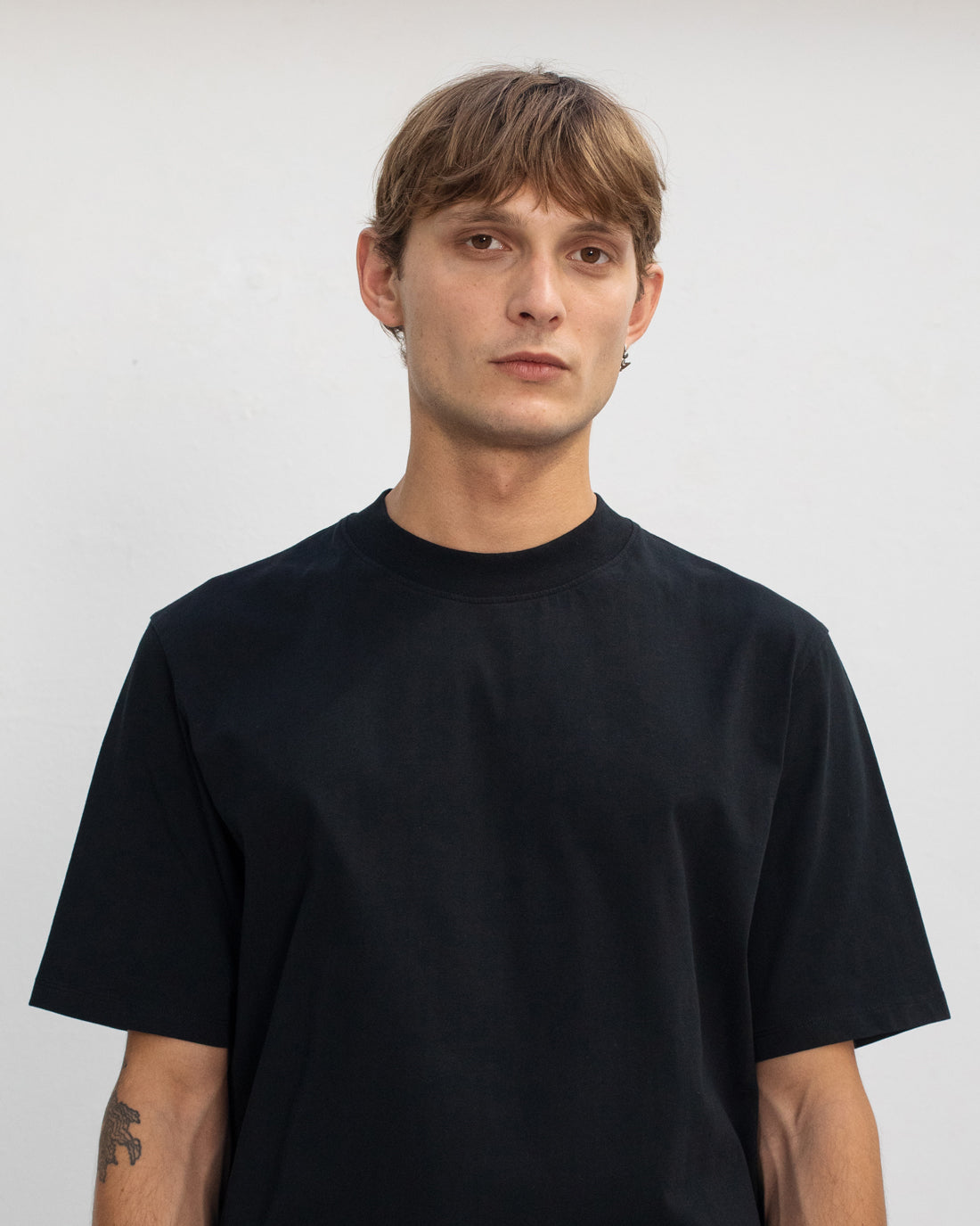 Basic T-shirt with wide collar, organic cotton - Black