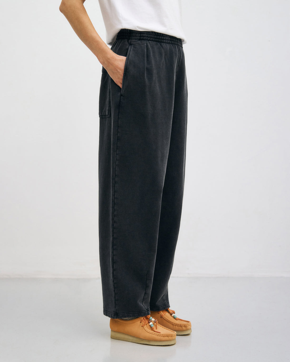 Wide-leg sweatpants with pleats, organic cotton - washed black