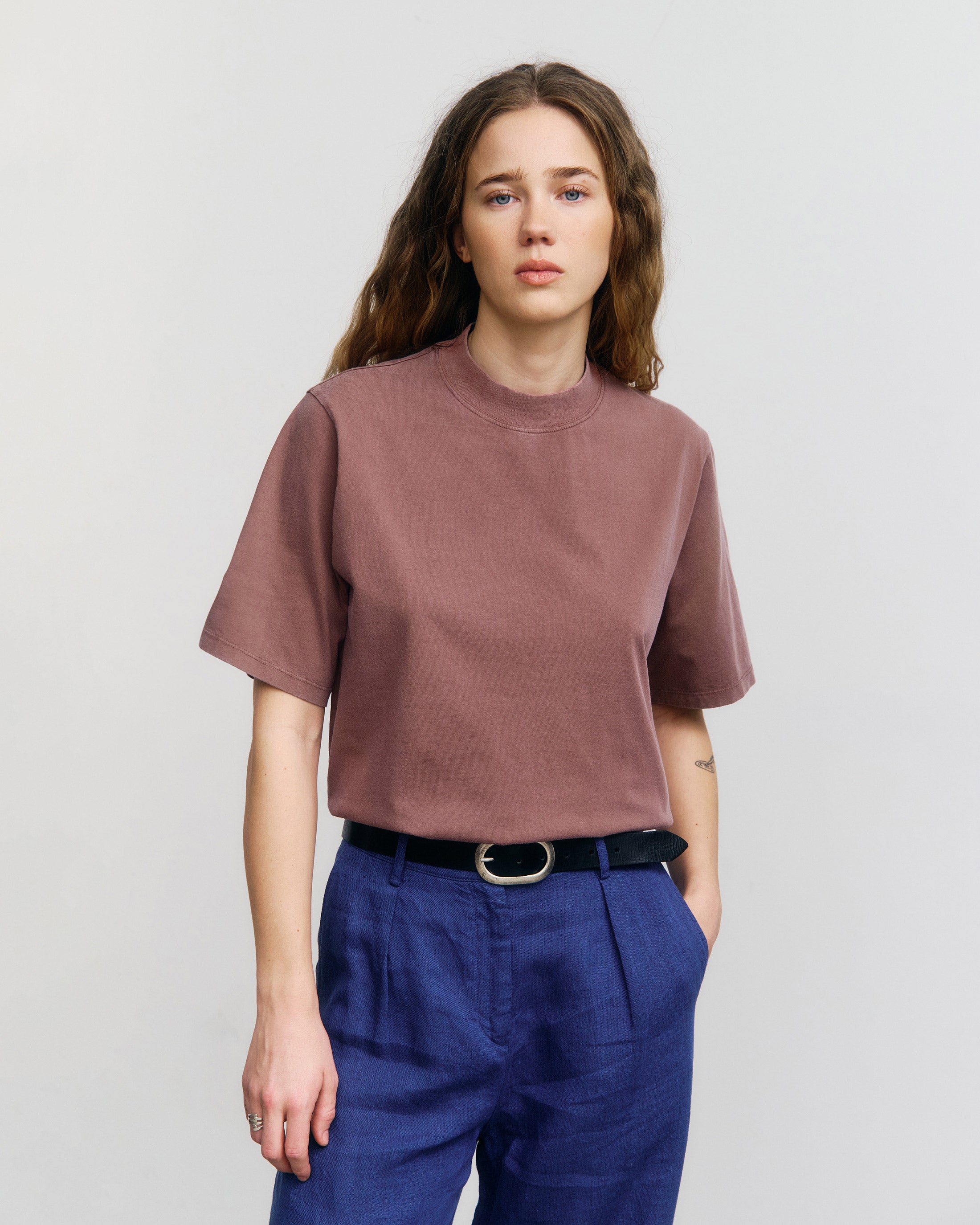 T-Shirt mit Breitem Kragen - Braun