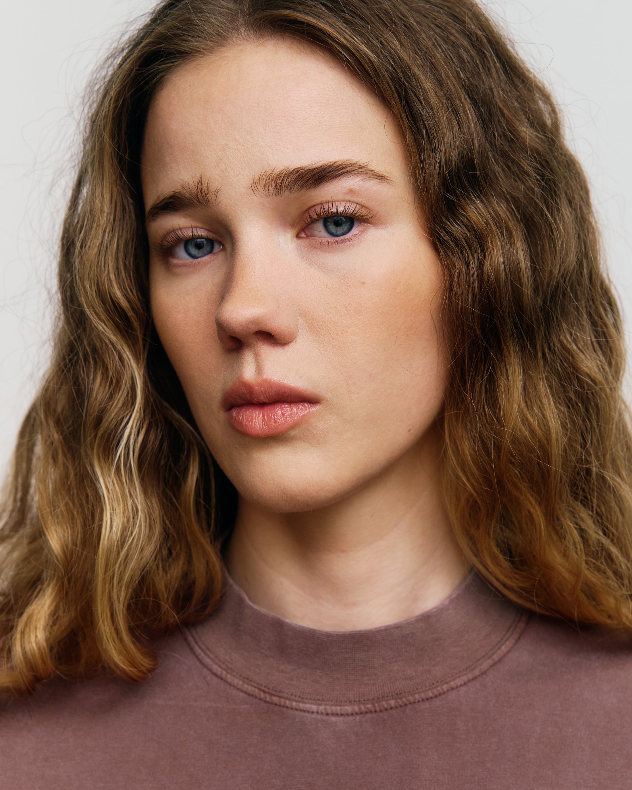 T-Shirt mit Breitem Kragen - Braun