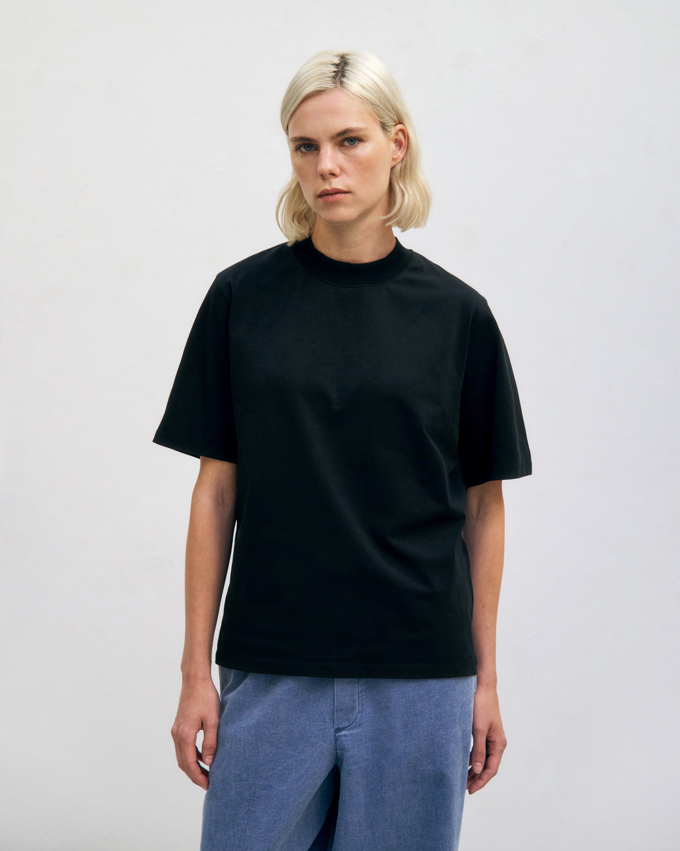 T-shirt with wide collar, organic cotton - Black