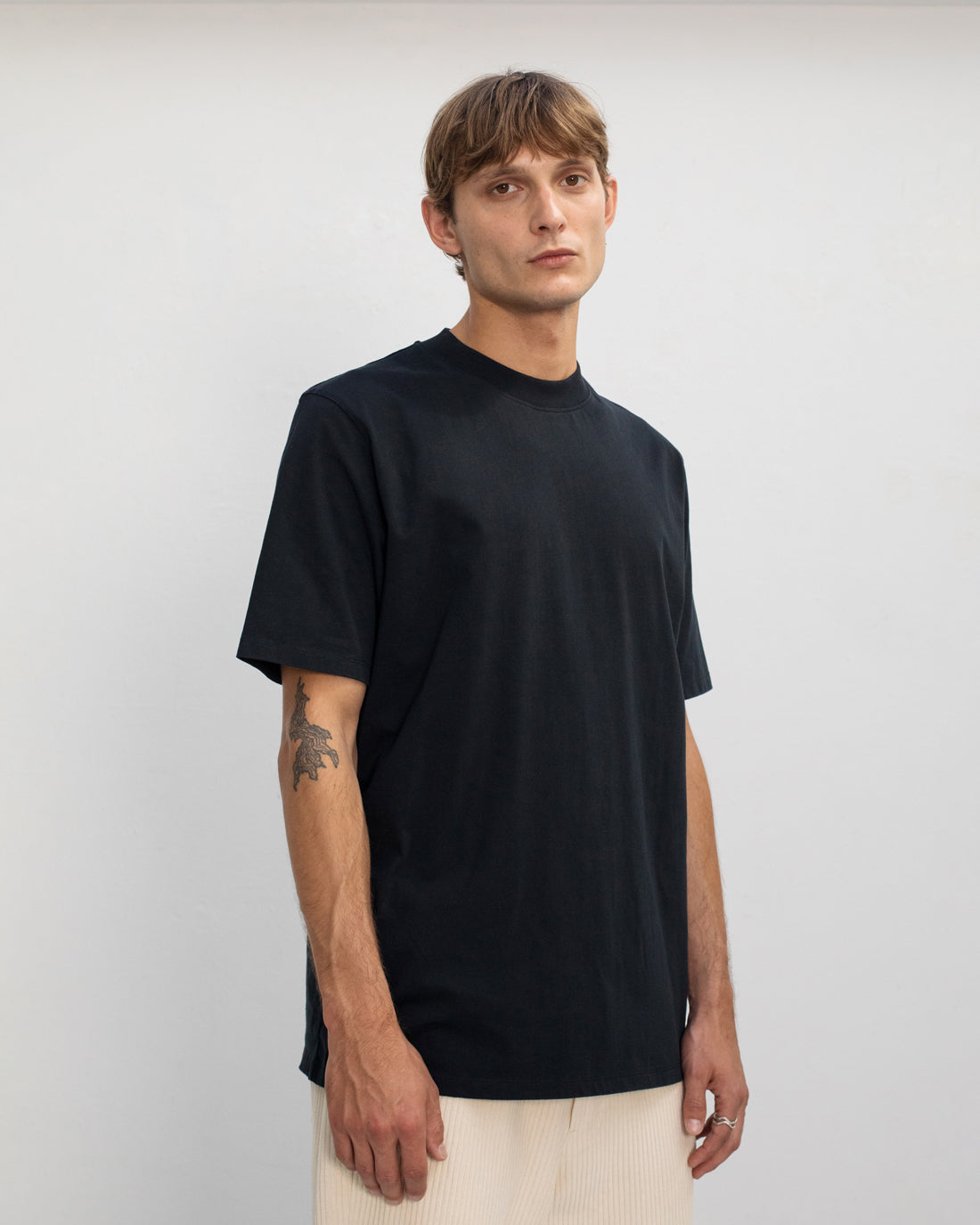 T-shirt with wide collar, organic cotton - Black