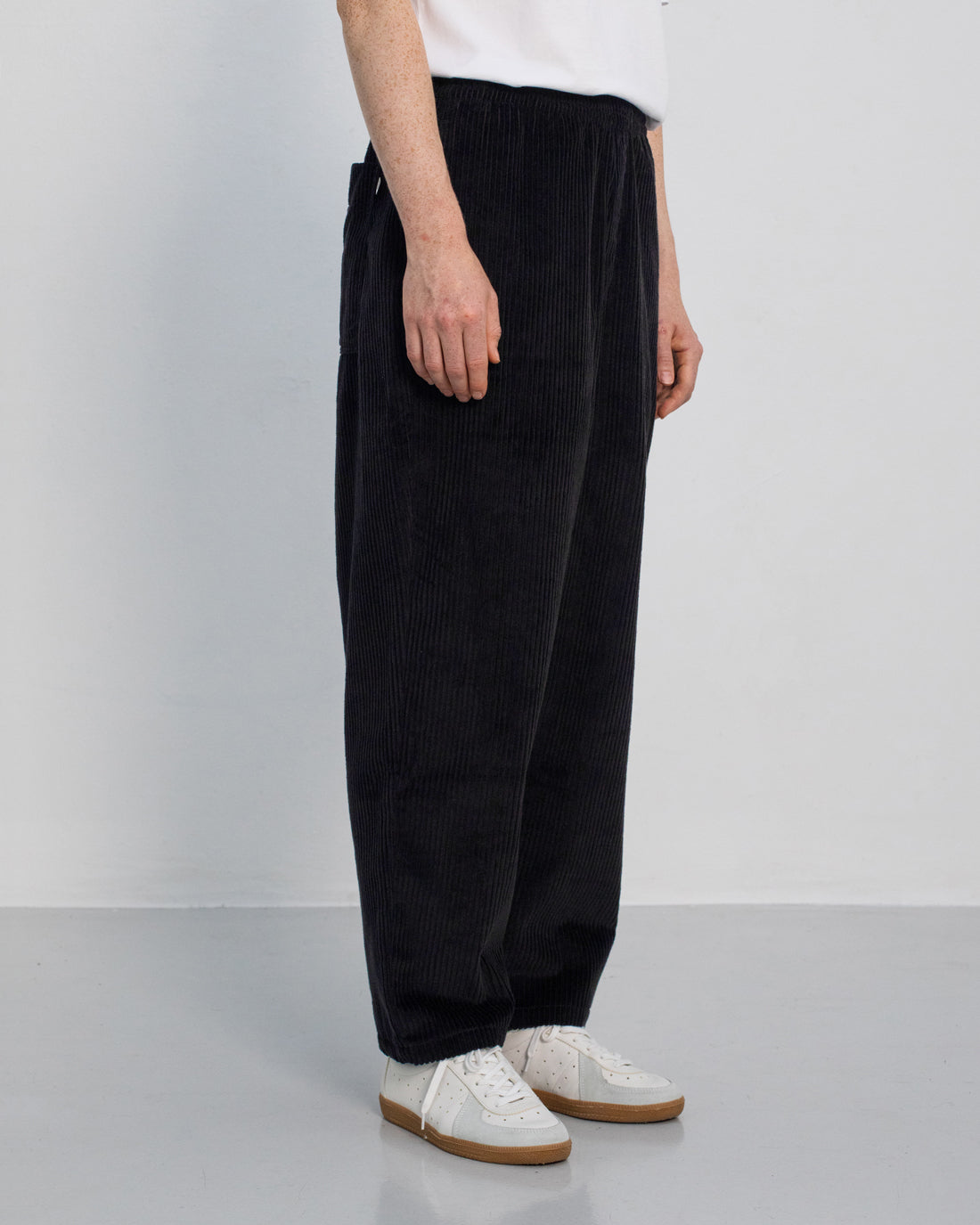 Wide-leg corduroy trousers, organic cotton - black