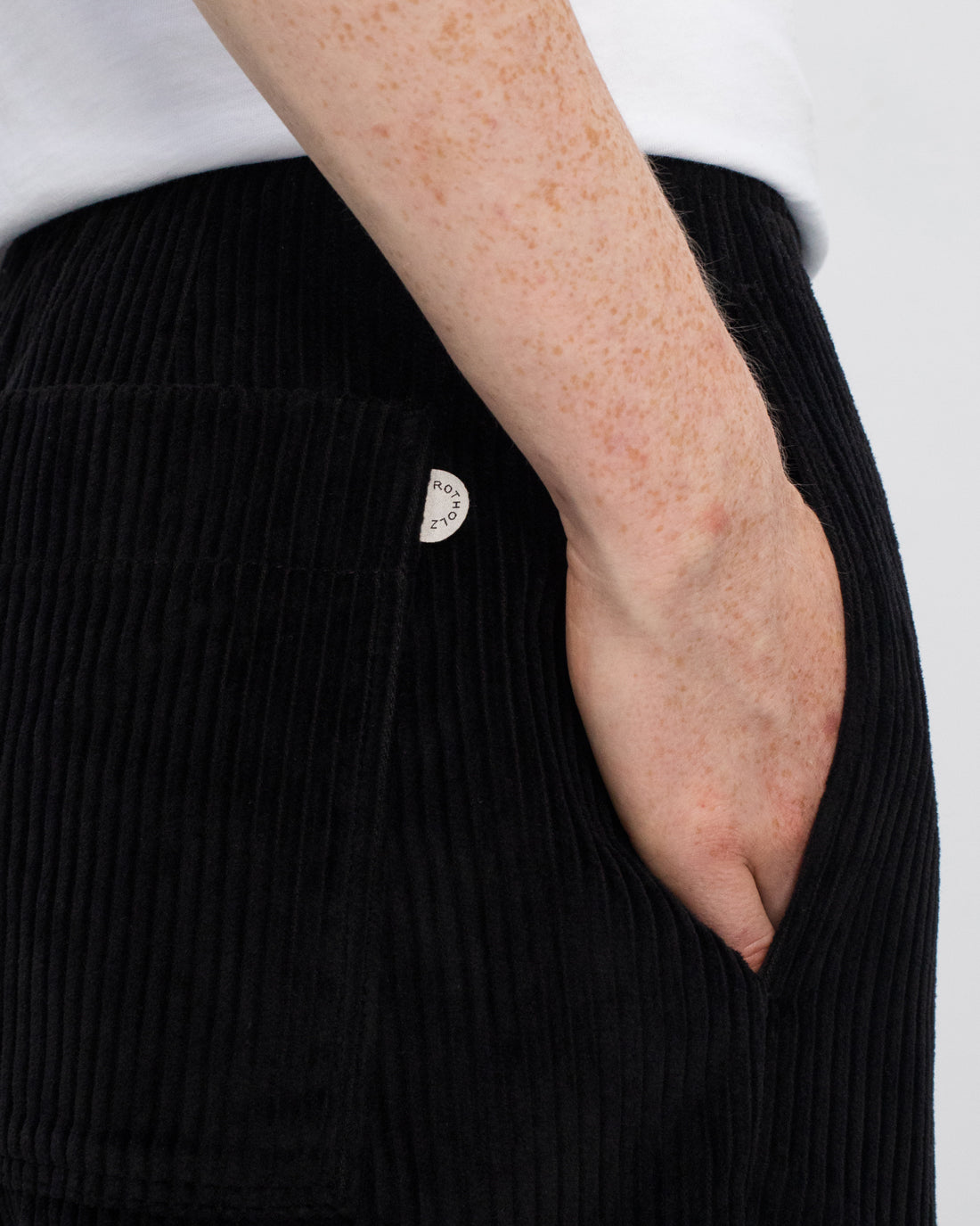 Wide-leg corduroy trousers, organic cotton - black