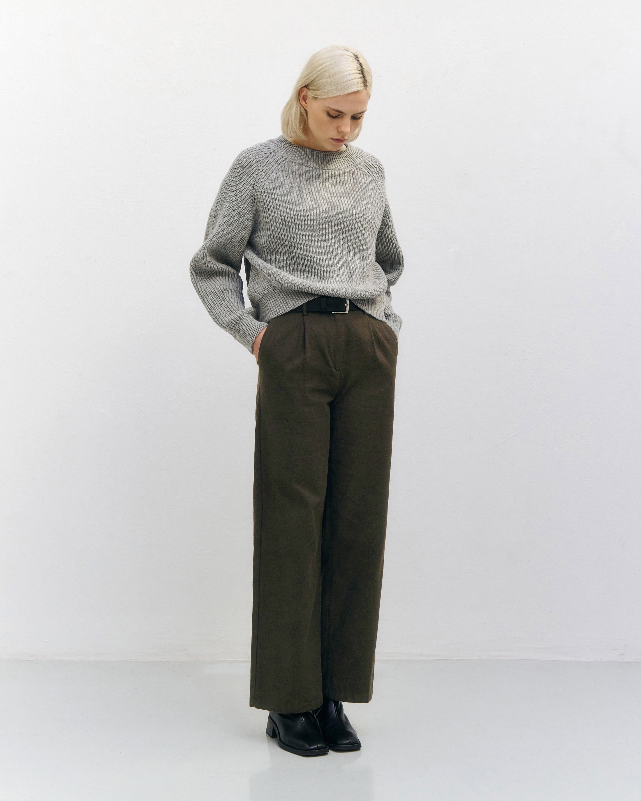 Short knitted sweater made of recycled wool - light grey