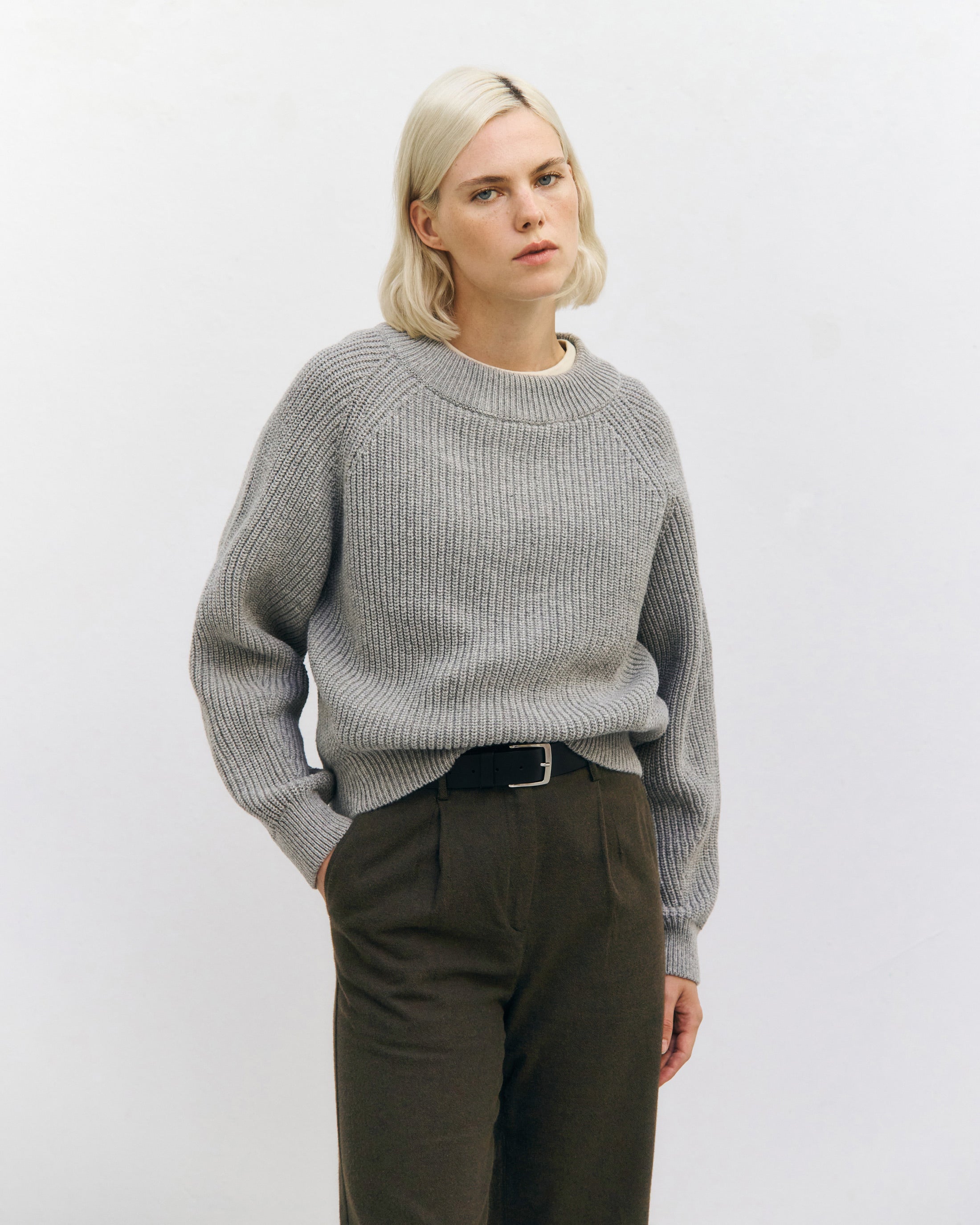 Short knitted sweater made of recycled wool - light grey
