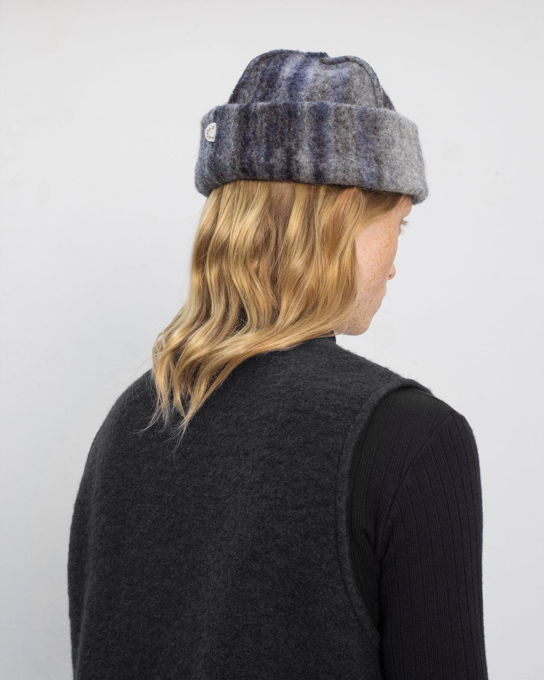 Short vest made of organic wool - Black