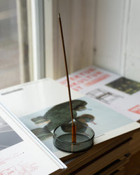 GLAS-RÄUCHERSTÄBCHENHALTER – BERNSTEIN