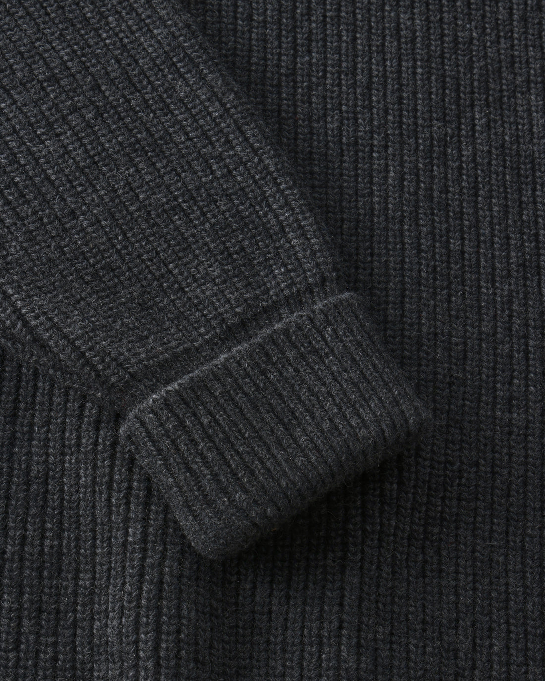 Heavyweight knit sweater made from recycled wool - anthracite