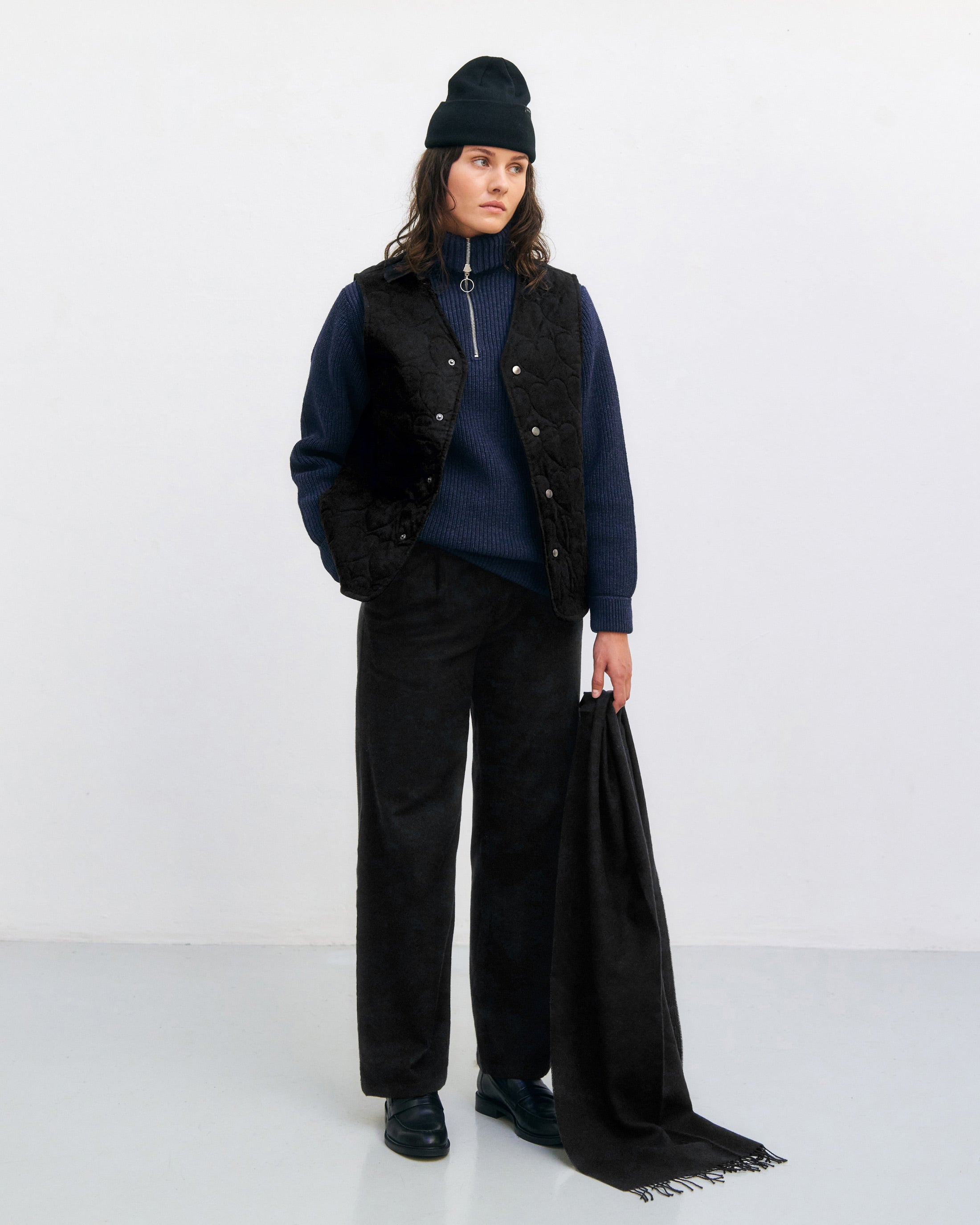 Heavyweight knit sweater made from recycled wool - Dark blue