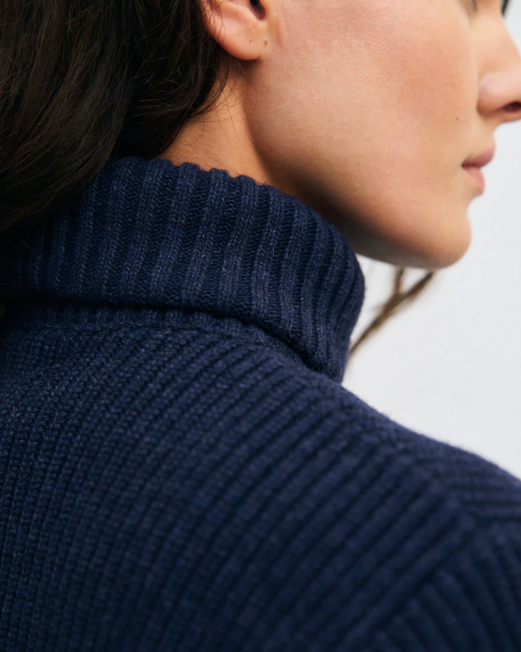 Heavyweight knit sweater made from recycled wool - Dark blue