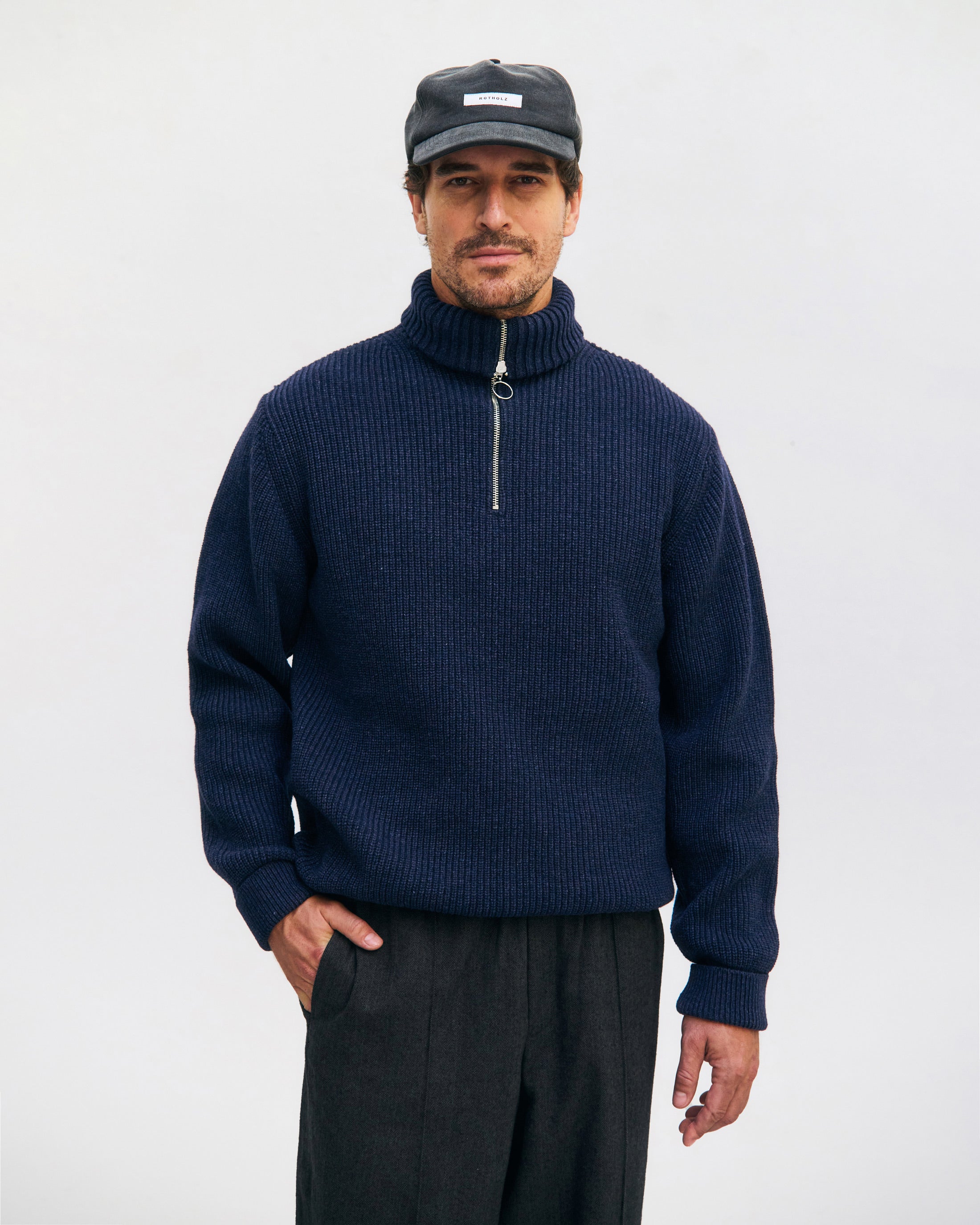 Heavyweight knit sweater made from recycled wool - Dark blue