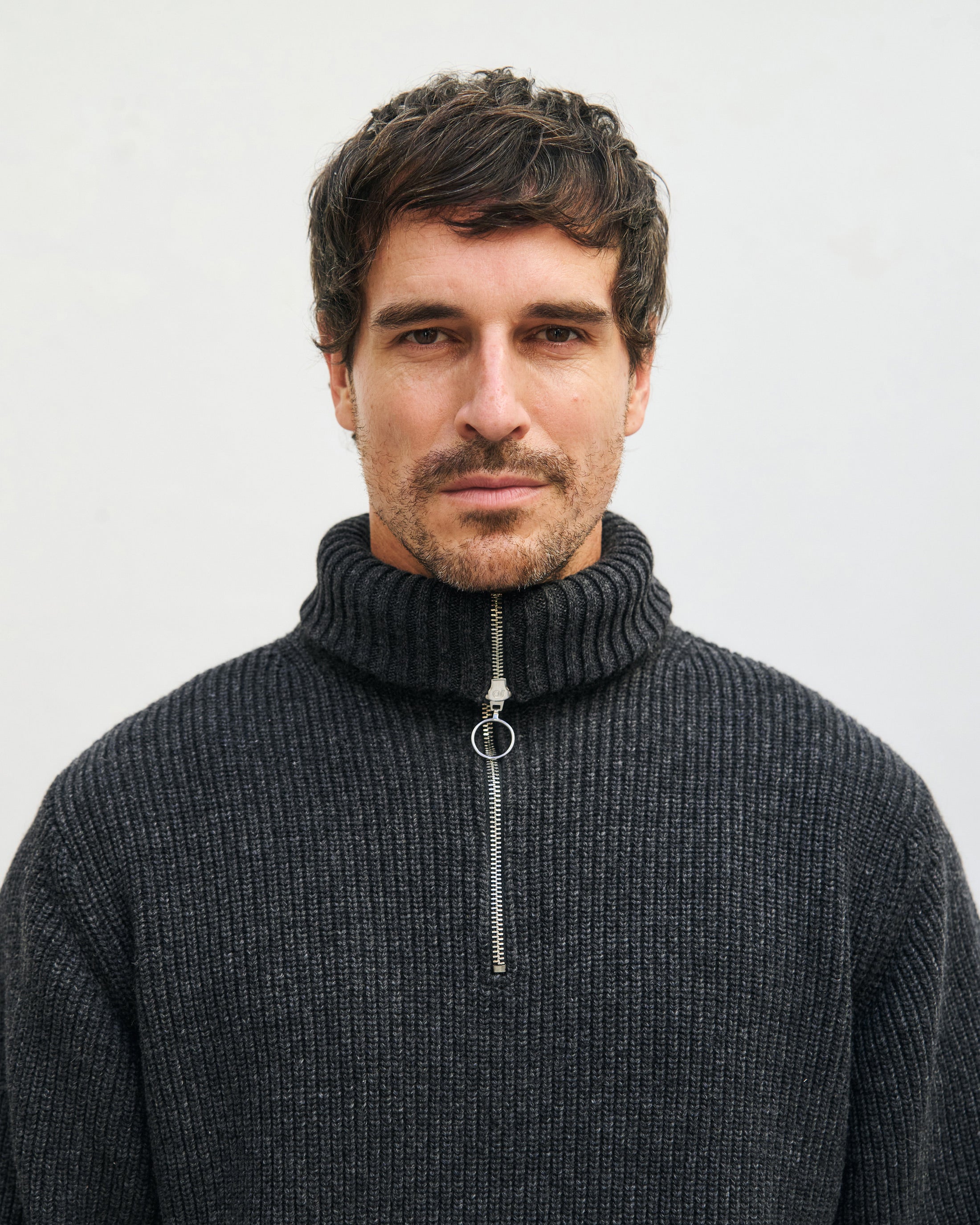 Heavyweight knit sweater made from recycled wool - anthracite