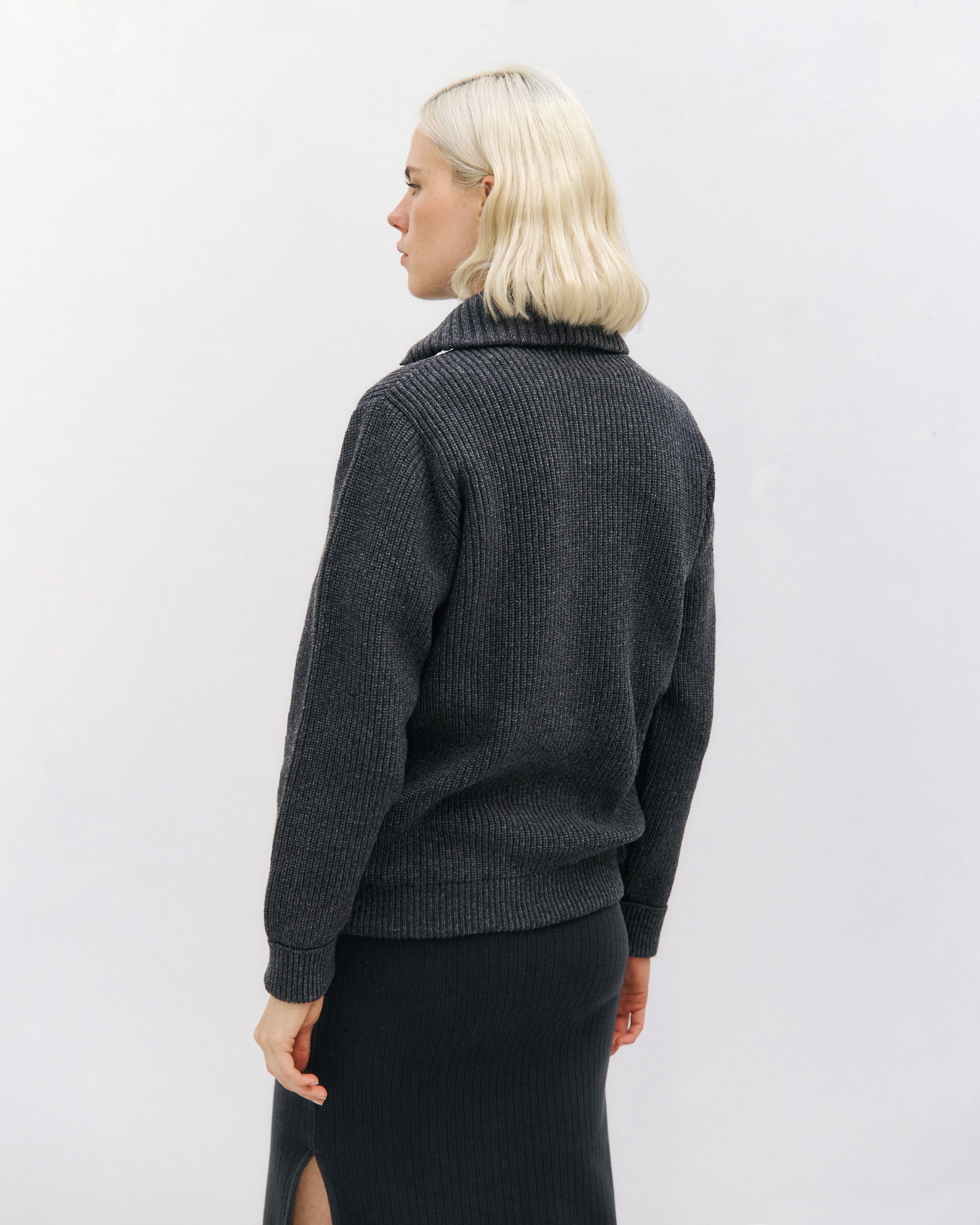 Heavyweight knit sweater made from recycled wool - anthracite