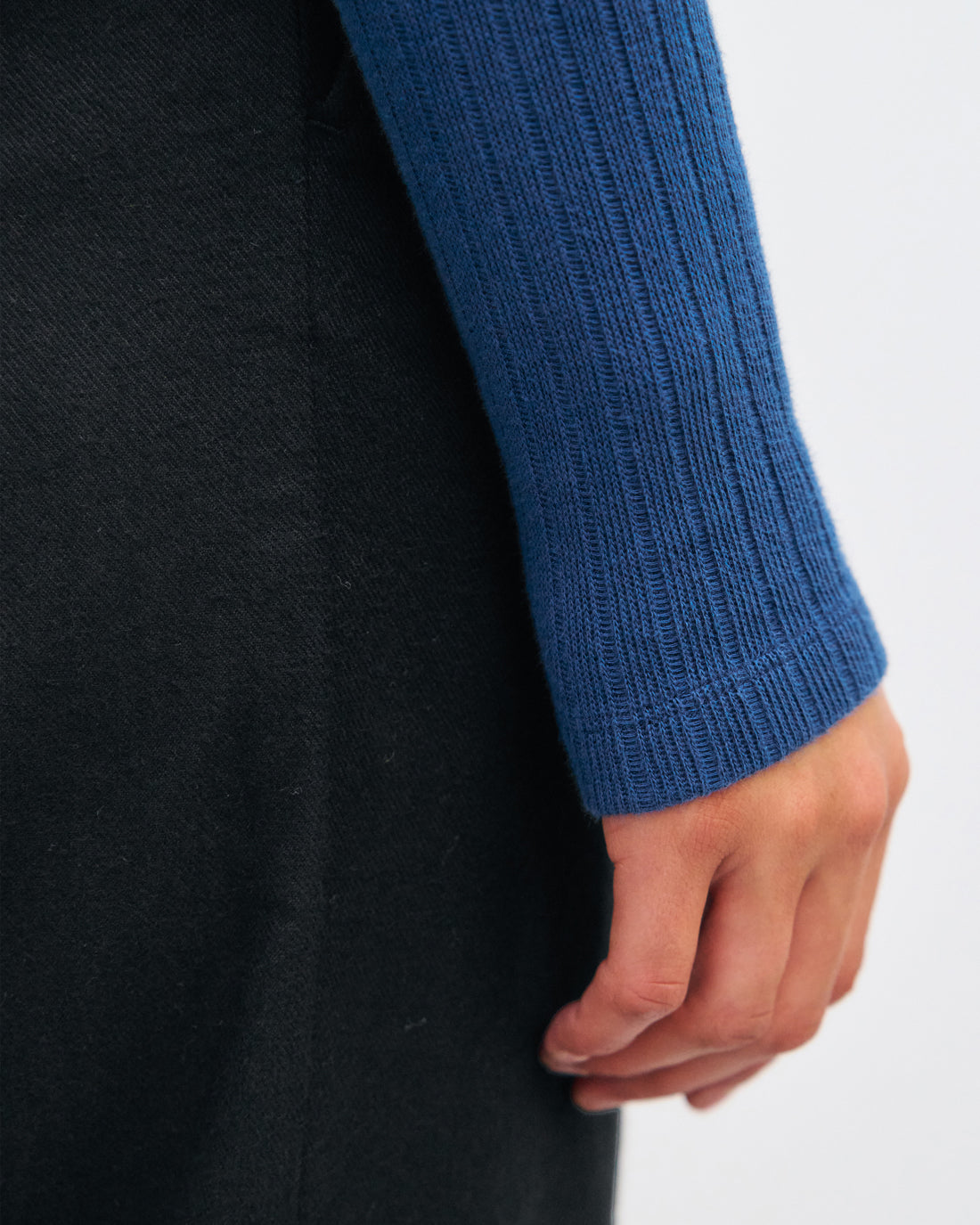 Heavyweight mockneck long-sleeved shirt made of organic cotton - Royal Blue