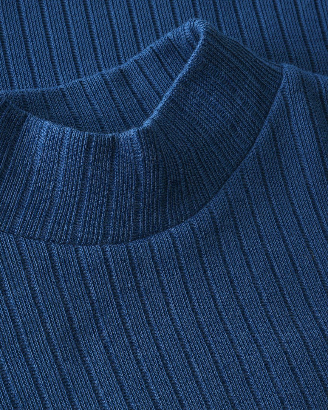 Heavyweight mockneck long-sleeved shirt made of organic cotton - Royal Blue