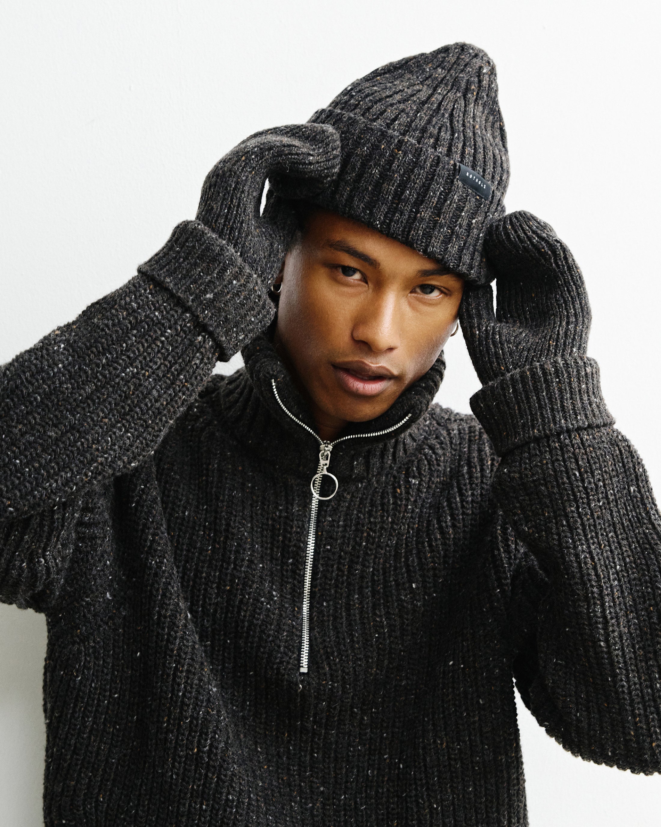 Knitted Mittens - Speckled Black FW26