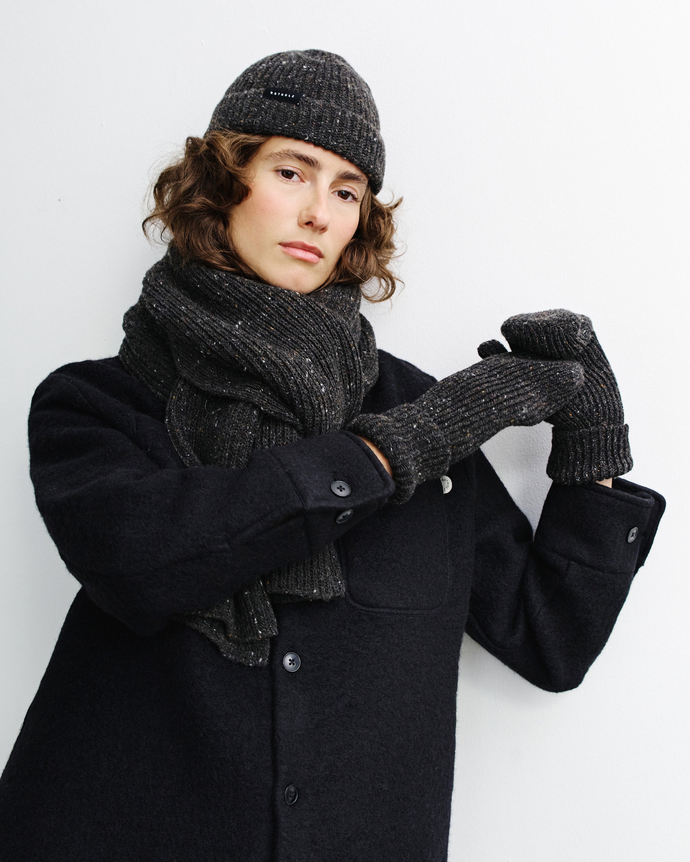 Knitted Mittens - Speckled Black FW26