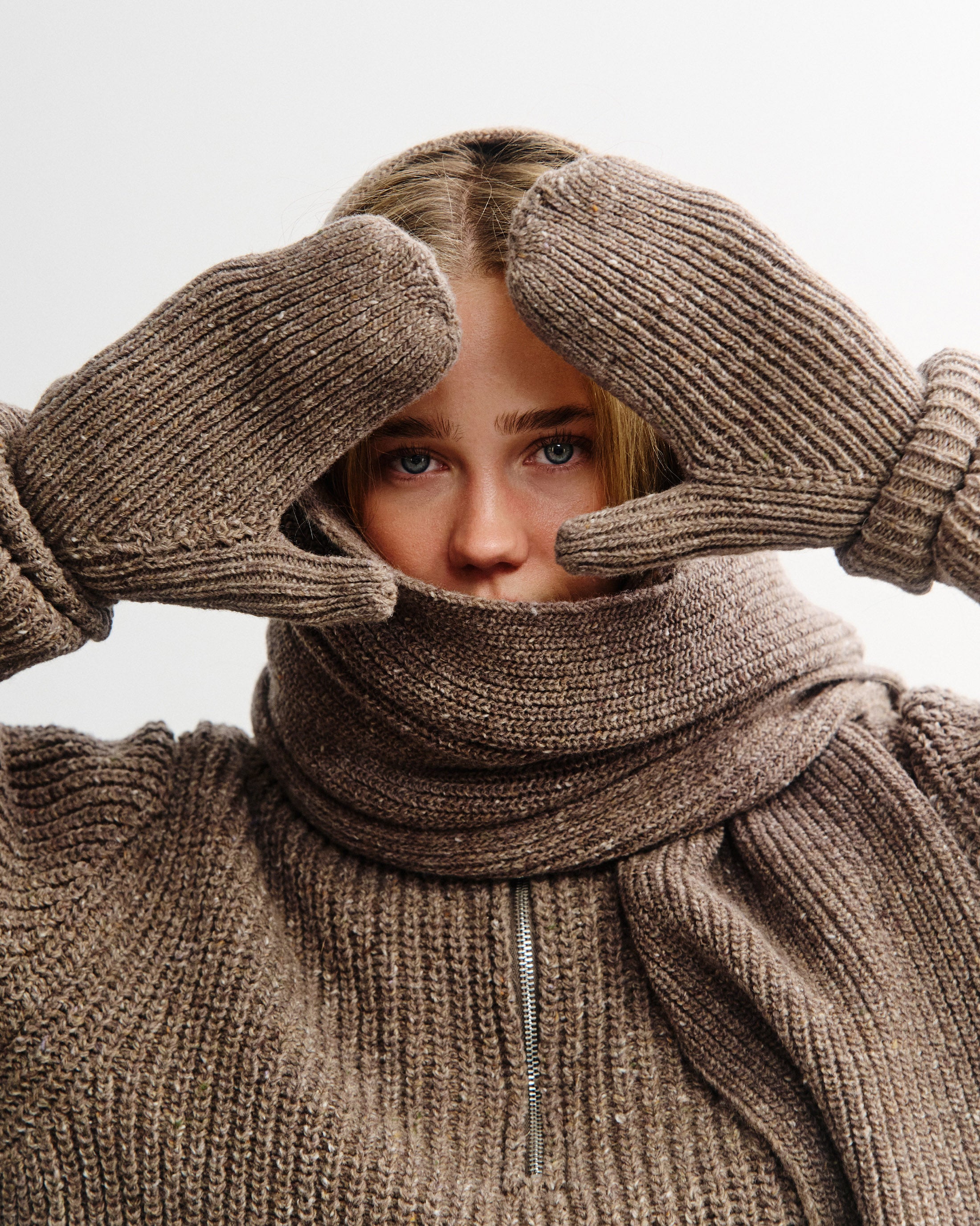 Knitted Mittens - Speckled Brown FW26