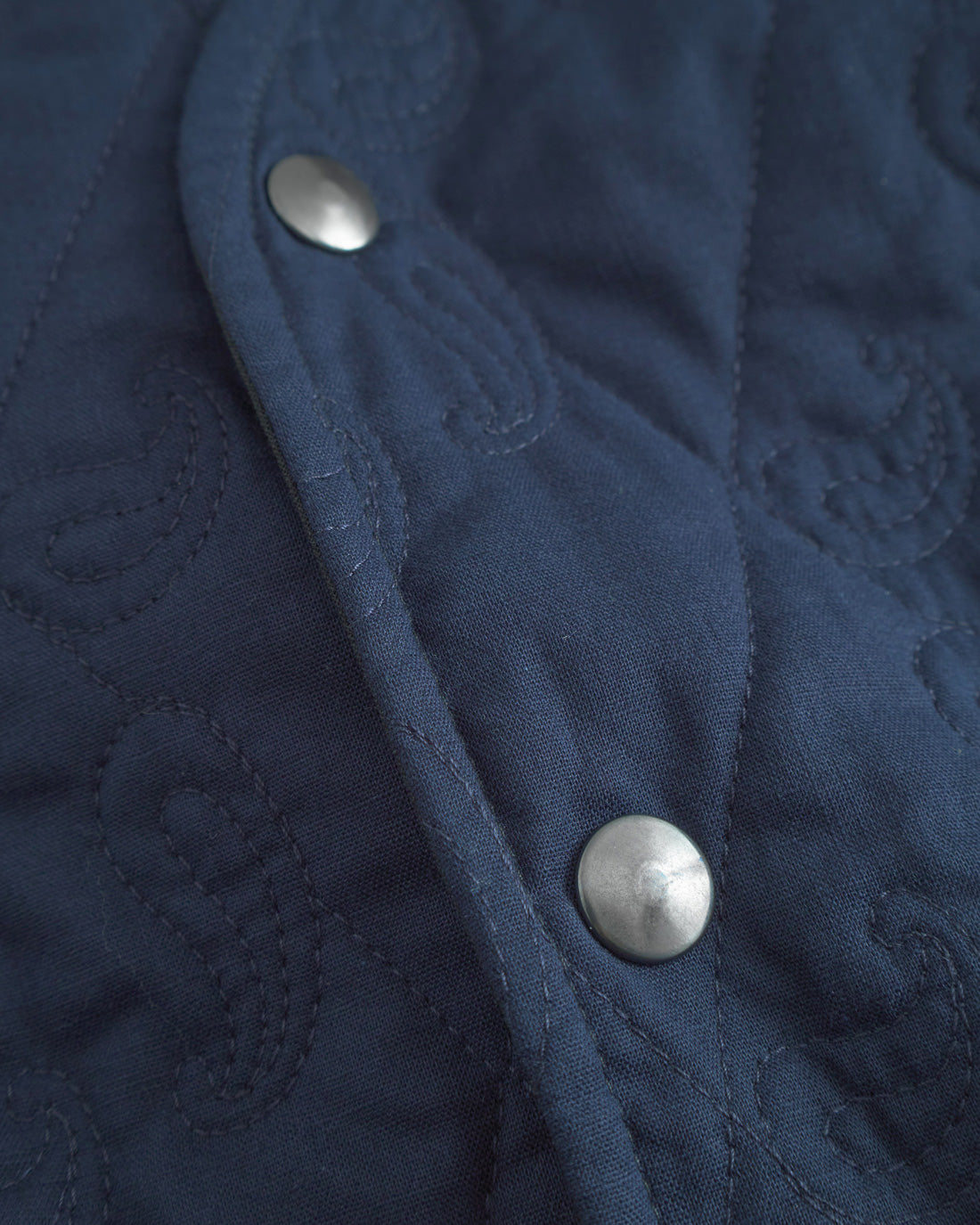 Lightweight quilted vest made of organic cotton - dark blue