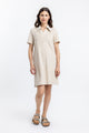 Frauen Model trägt das Rotholz Polo Kleid aus Bio Frottee in Creme