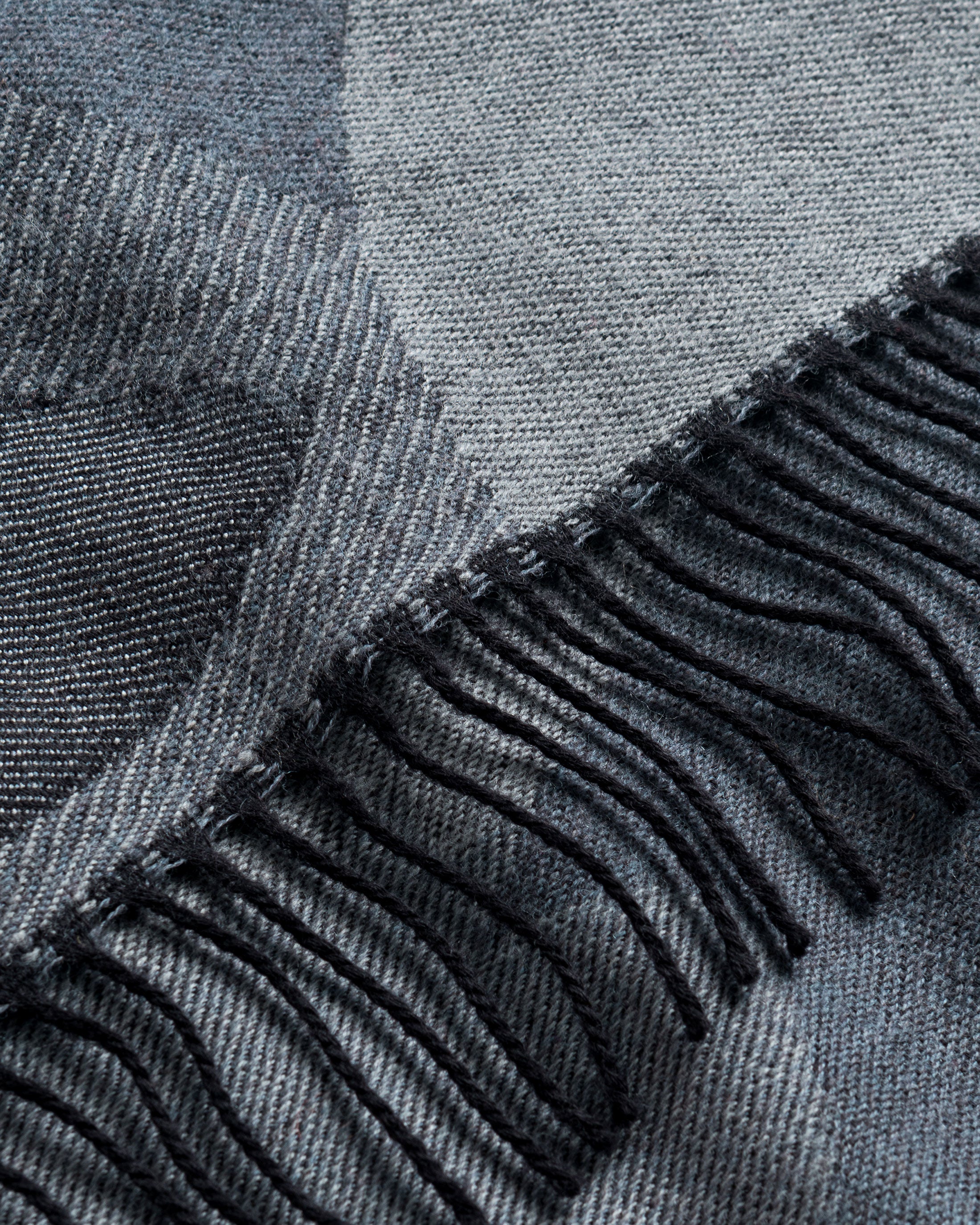Woven Scarf - Gray Leaves FW26