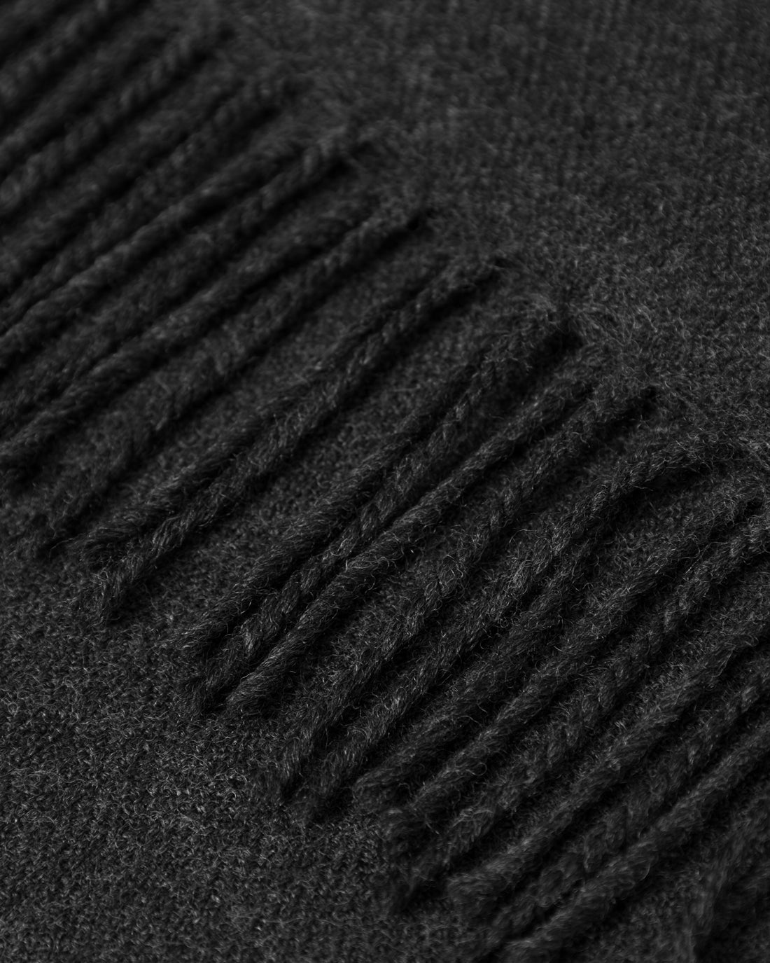 Woven scarf made of merino wool - anthracite